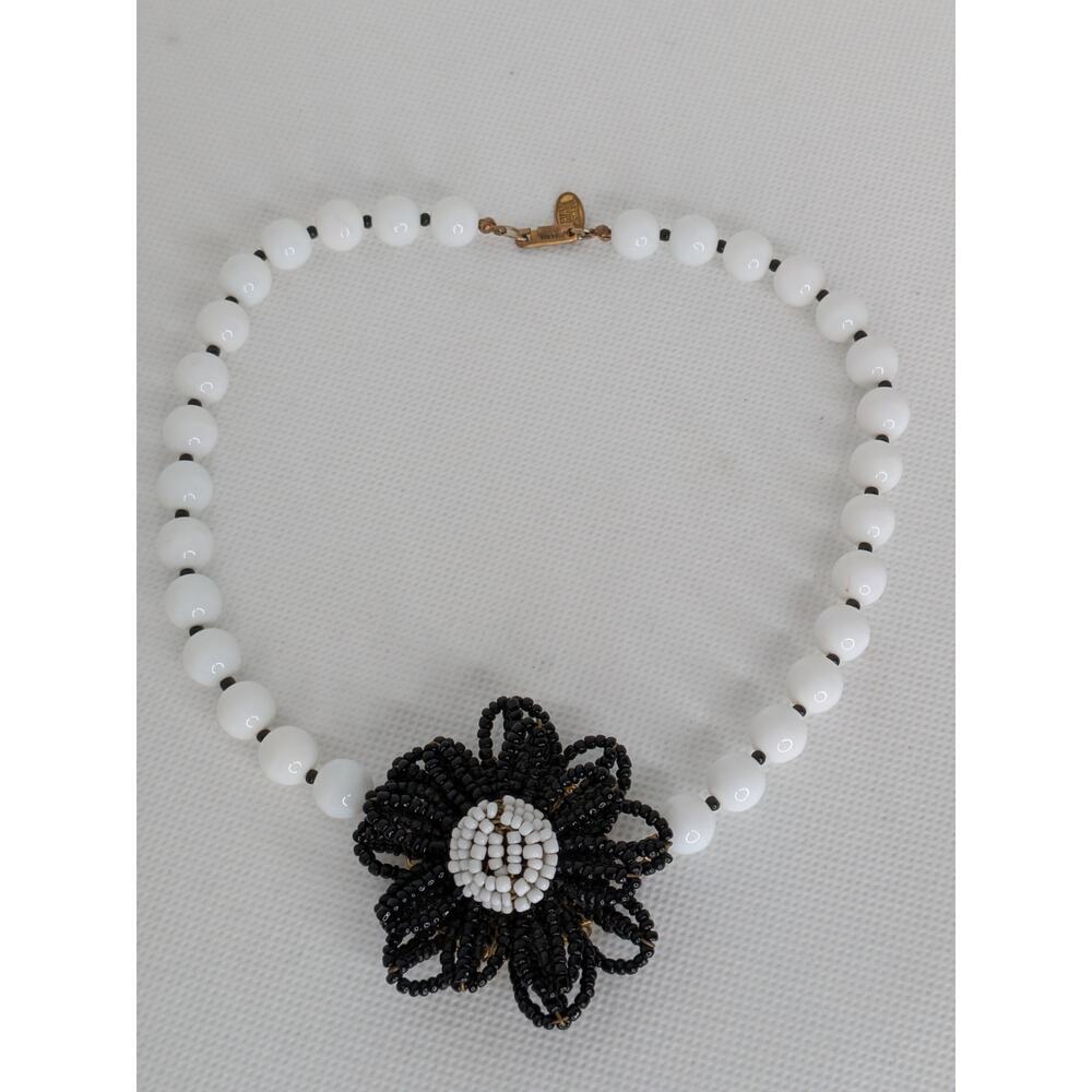 Miriam Haskell White & Black Bead Large Statement Acrylic Flower Necklace 17" - Picture 3 of 6